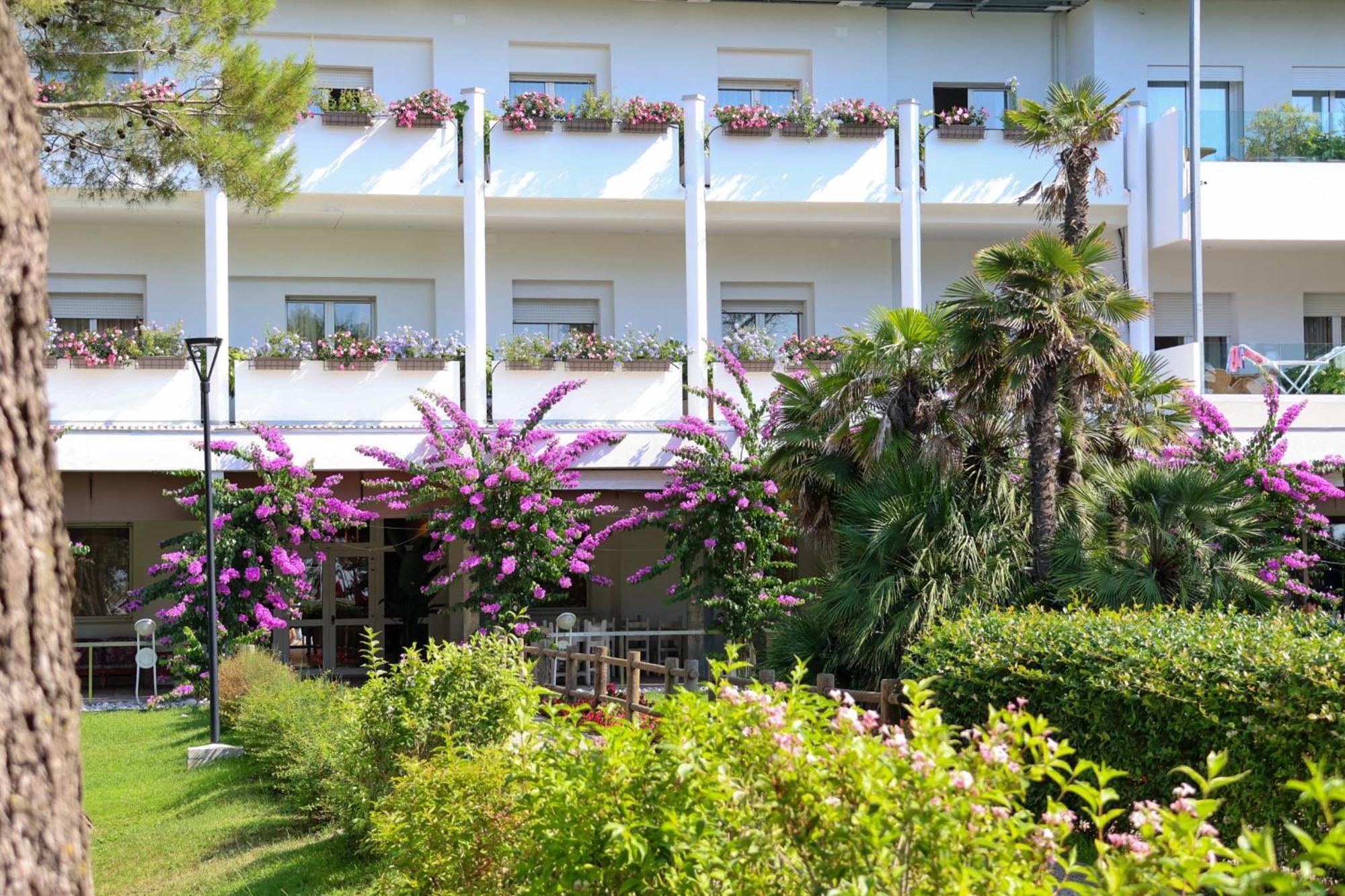 Il Tridente Hotel 비비오네 외부 사진